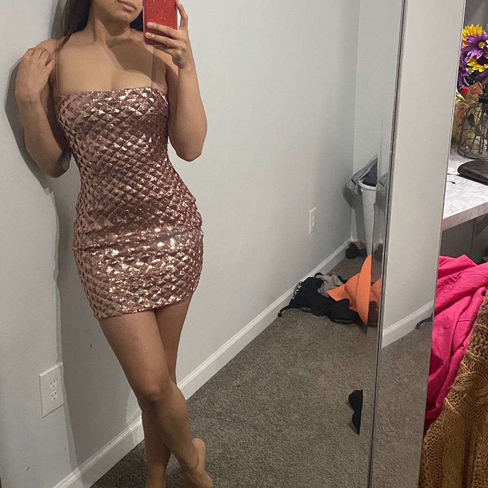 HOT MIAMI STYLES 🦖 SEQUIN MINI DRESS 🦖